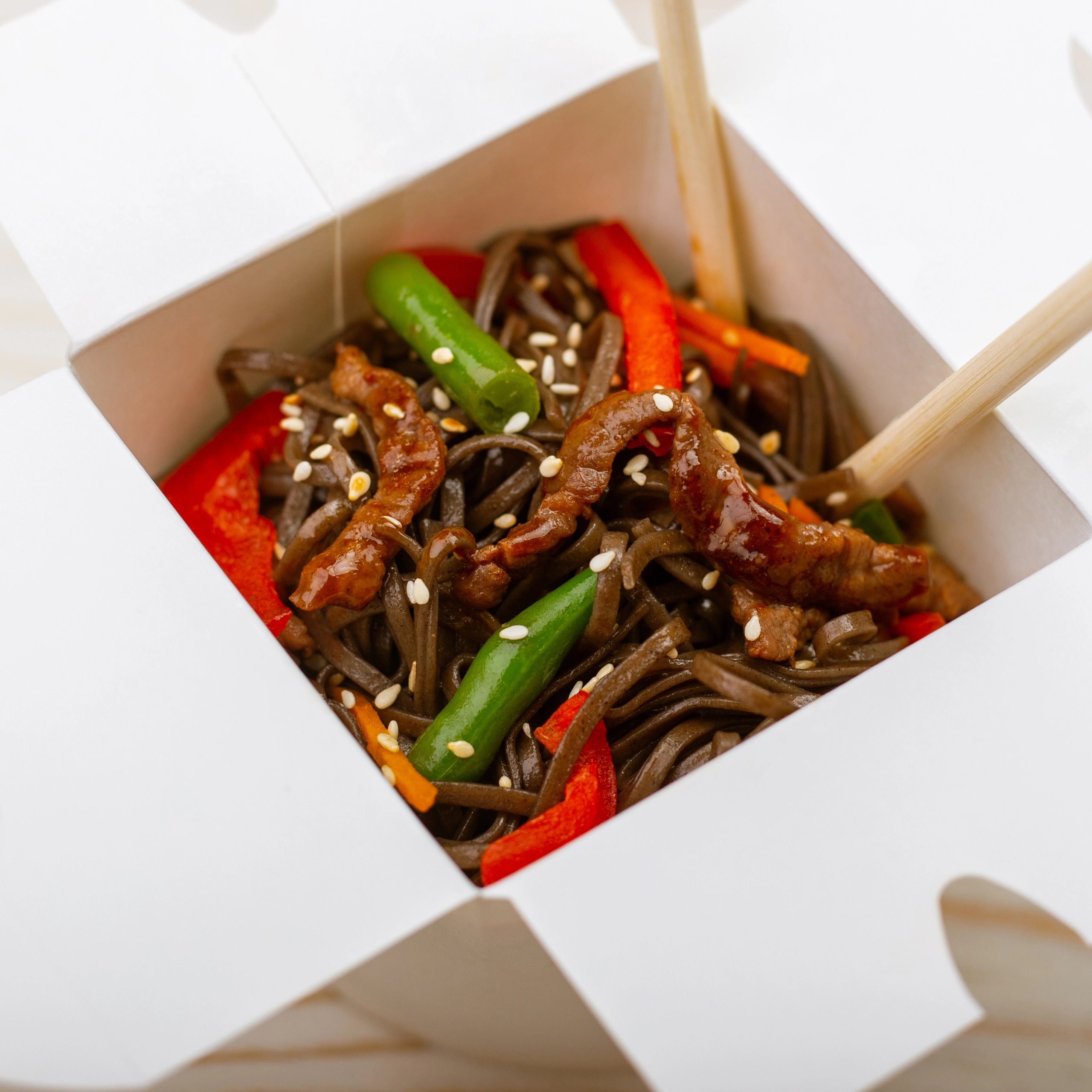Замовити Wok СОБА З ТЕЛЯТИНОЮ з доставкою в Одеса
