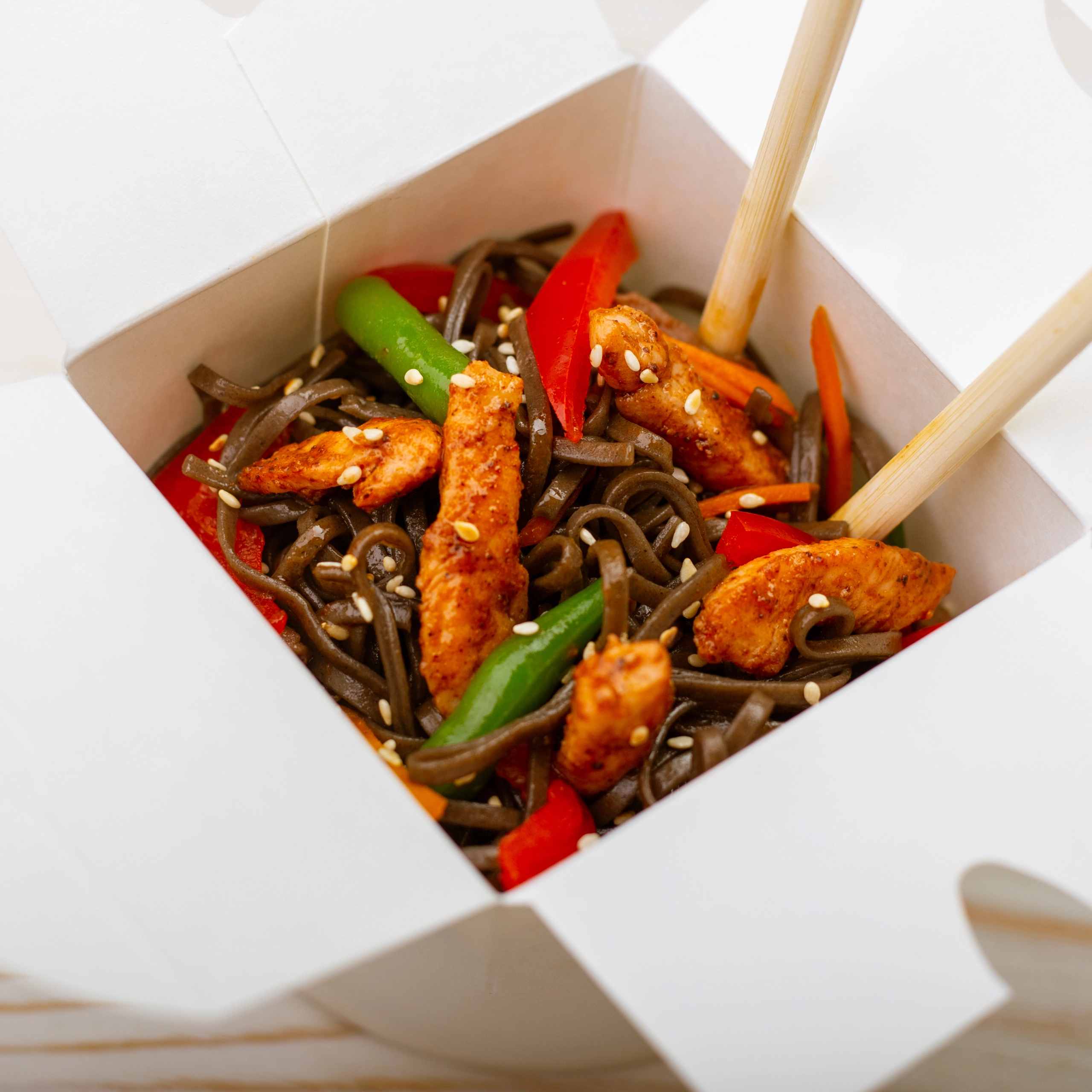 Замовити Wok СОБА З КУРИЦЮ з доставкою в Одеса