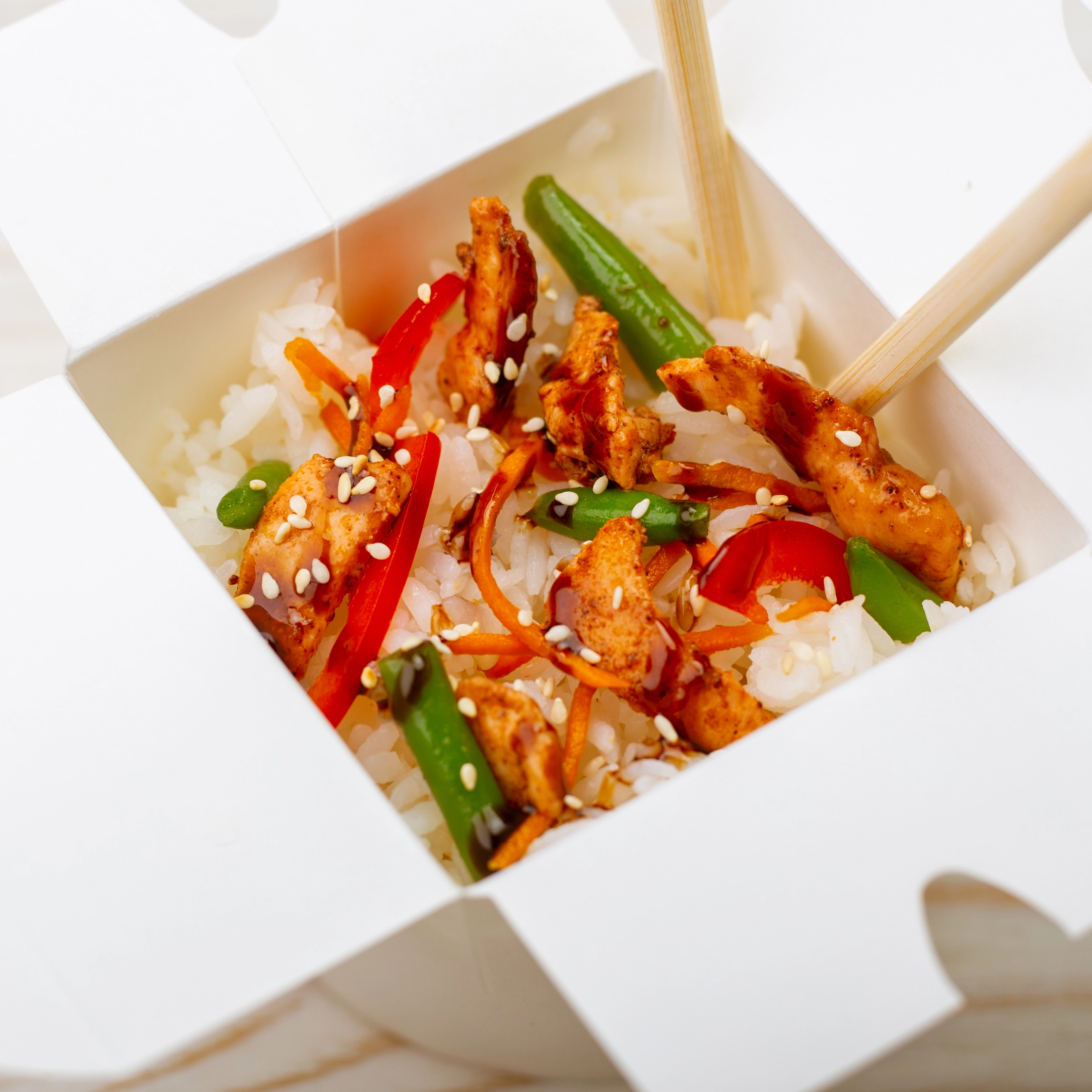 Замовити Wok ТЯХАН З КУРИЦЮ з доставкою в Одеса
