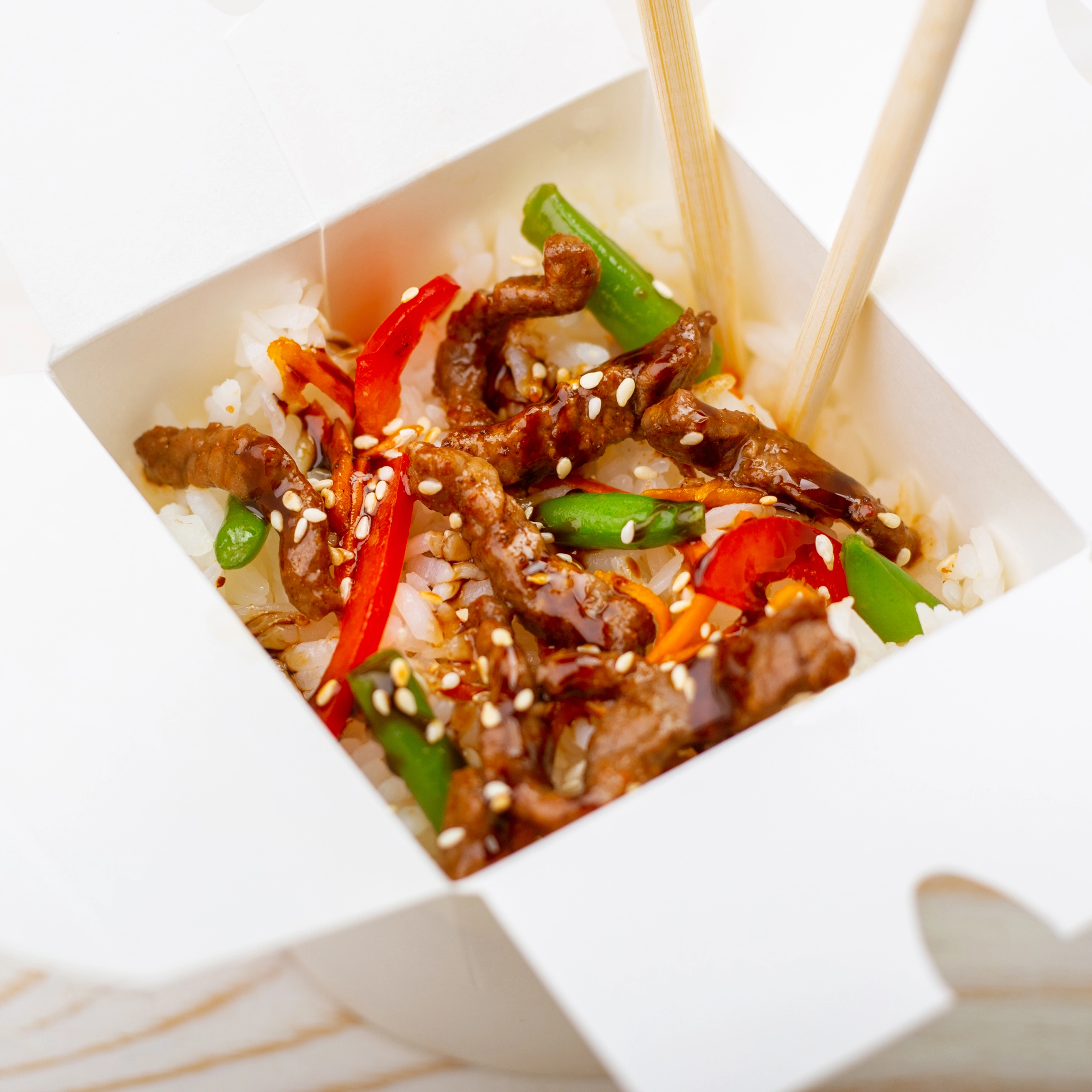 Замовити Wok ТЯХАН З ТЕЛЯТИНОЮ з доставкою в Одеса
