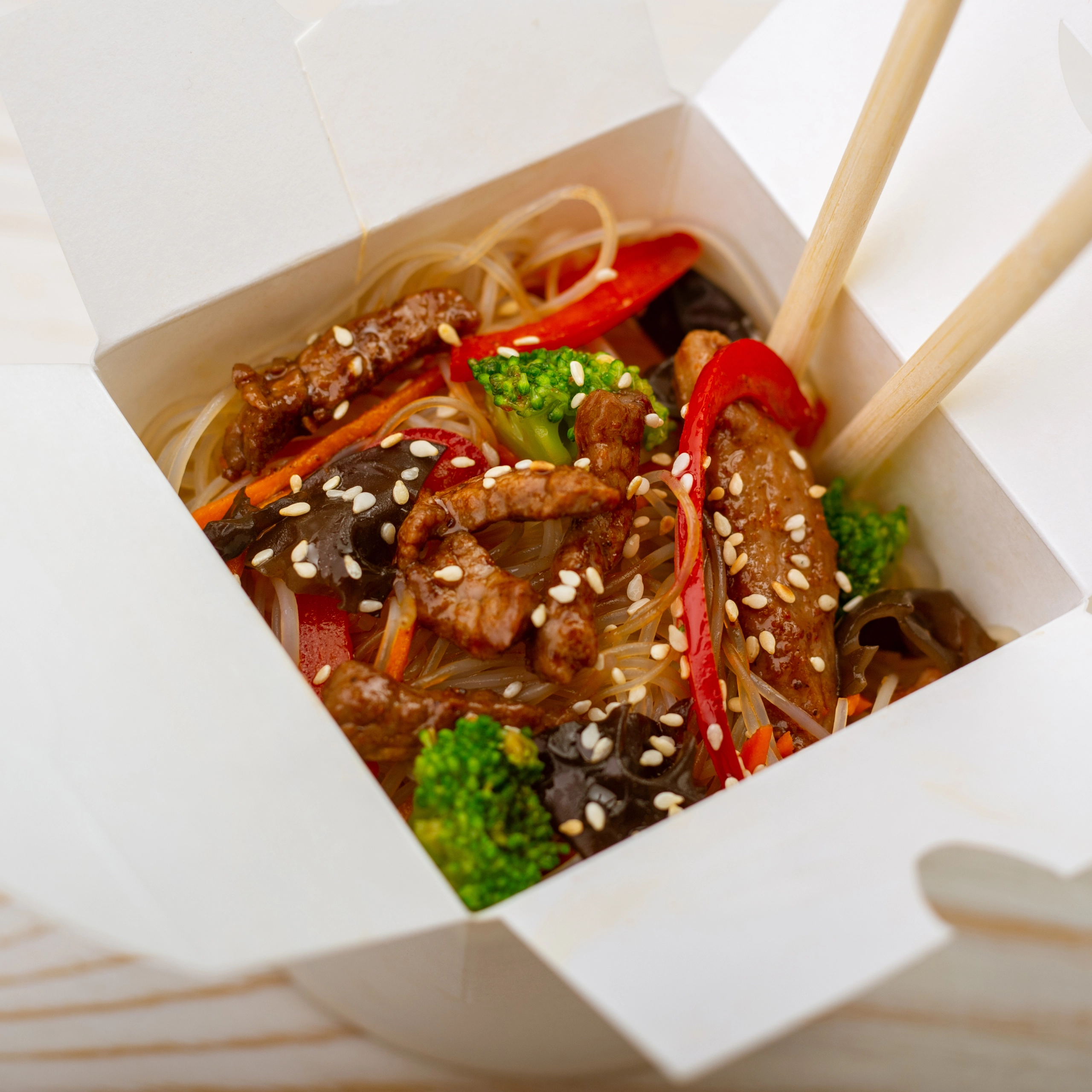Замовити Wok ФУНЧОЗА З ТЕЛЯТИНОЮ з доставкою в Одеса
